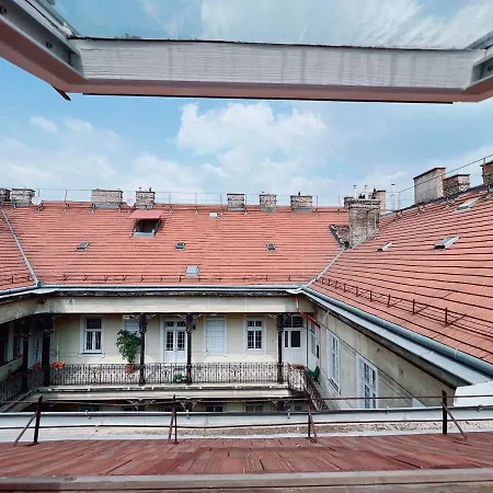 Duplex Penthouse With Sauna & Jacuzzi In The Centre Of Budapešť