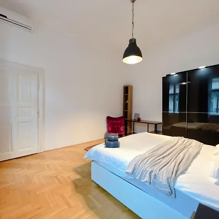 Duplex Penthouse With Sauna & Jacuzzi In The Centre Of