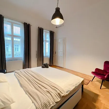 Duplex Penthouse With Sauna & Jacuzzi In The Centre Of Apartmán
