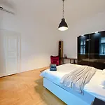 Duplex Penthouse With Sauna & Jacuzzi In The Centre Of