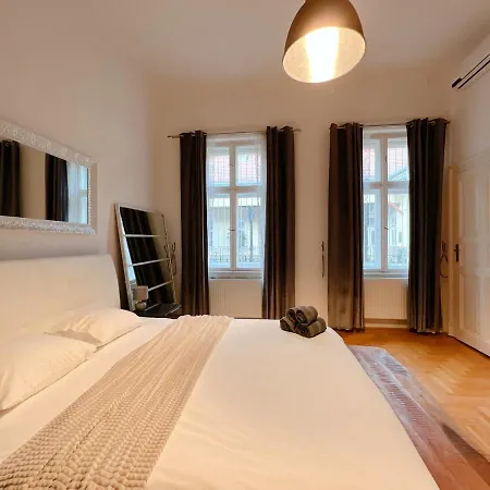 Duplex Penthouse With Sauna & Jacuzzi In The Centre Of