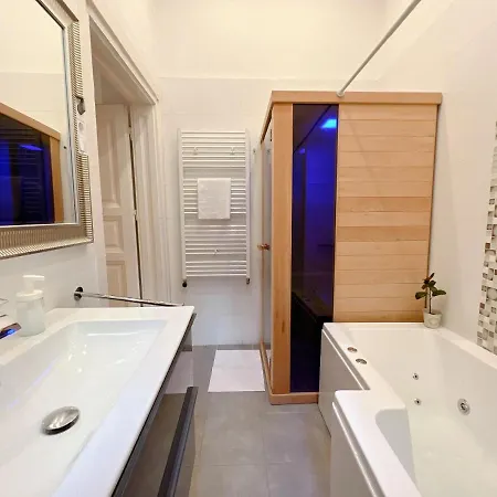 Duplex Penthouse With Sauna & Jacuzzi In The Centre Of *