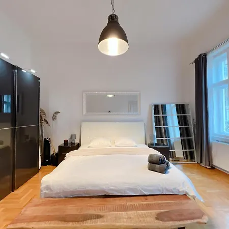 Duplex Penthouse With Sauna & Jacuzzi In The Centre Of