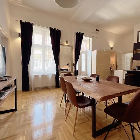Duplex Penthouse With Sauna & Jacuzzi In The Centre Of *
