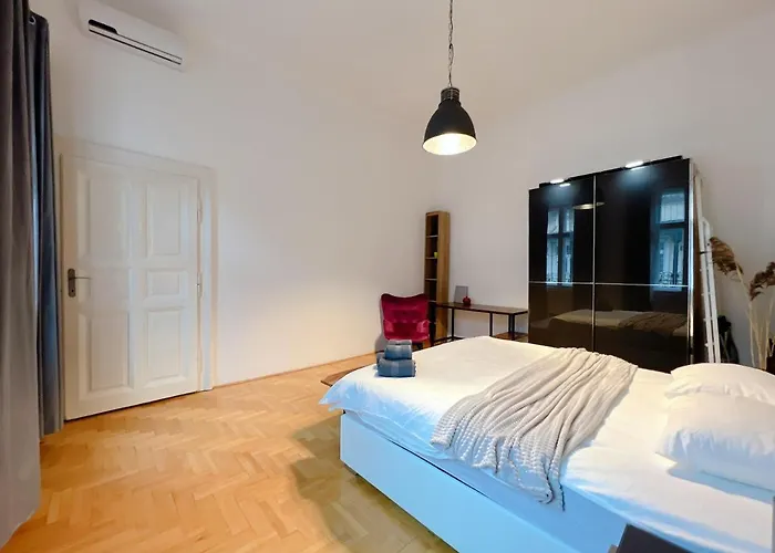 Duplex Penthouse With Sauna & Jacuzzi In The Centre Of