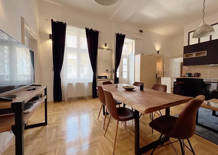 Duplex Penthouse With Sauna & Jacuzzi In The Centre Of *