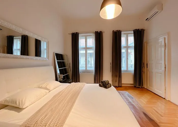 Duplex Penthouse With Sauna & Jacuzzi In The Centre Of
