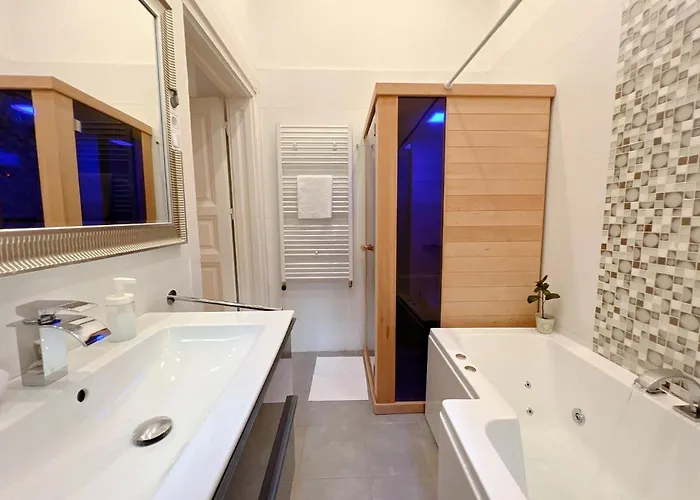 Duplex Penthouse With Sauna & Jacuzzi In The Centre Of *