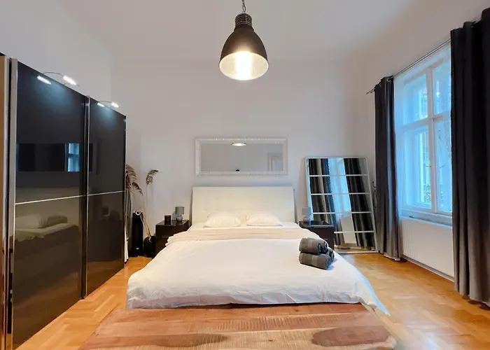 Duplex Penthouse With Sauna & Jacuzzi In The Centre Of